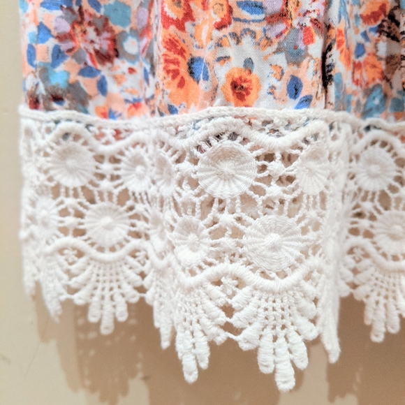 Socialite Floral High Neck Sleeveless Lace… - Picture 6 of 12